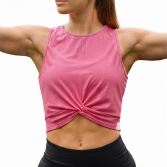 bestisun Tops - NWT Pink Twist-Front Sleeveless crop Top